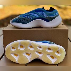 Adidas Yeezy 700 V3 Kids “Arzareth” sz1.5 G54851